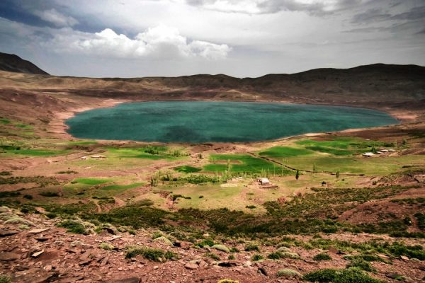 Gran lago de Isli (2300m).